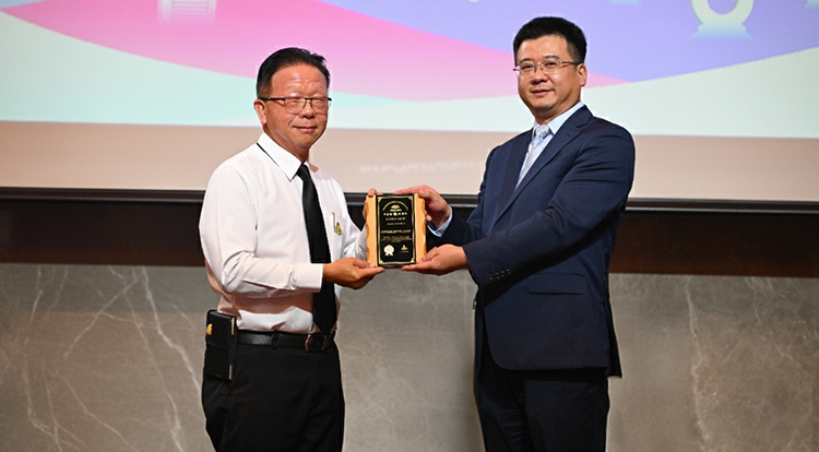 เจนบรรเจิด ตอกย้ำบทบาทดีลเลอร์ Hangcha ในประเทศไทย คว้ารางวัล ยอดขายอันดับ 3 ปี 2568 จุดเริ่มต้นที่แข็งแรงของกลยุทธ์ Multi-Brand